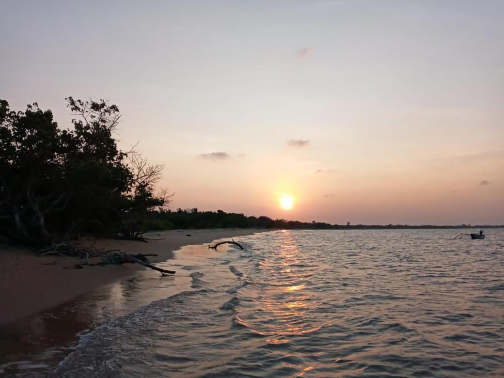 Giman Free Beach Resort Passikudah Ngoại thất bức ảnh
