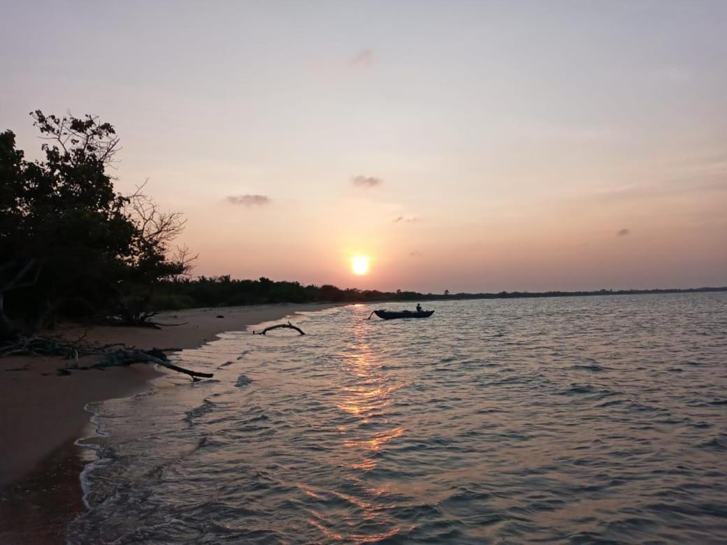 Giman Free Beach Resort Passikudah Ngoại thất bức ảnh