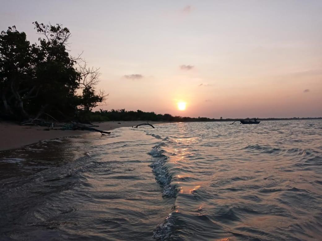 Giman Free Beach Resort Passikudah Ngoại thất bức ảnh